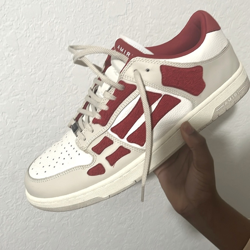 Red and white Amiri